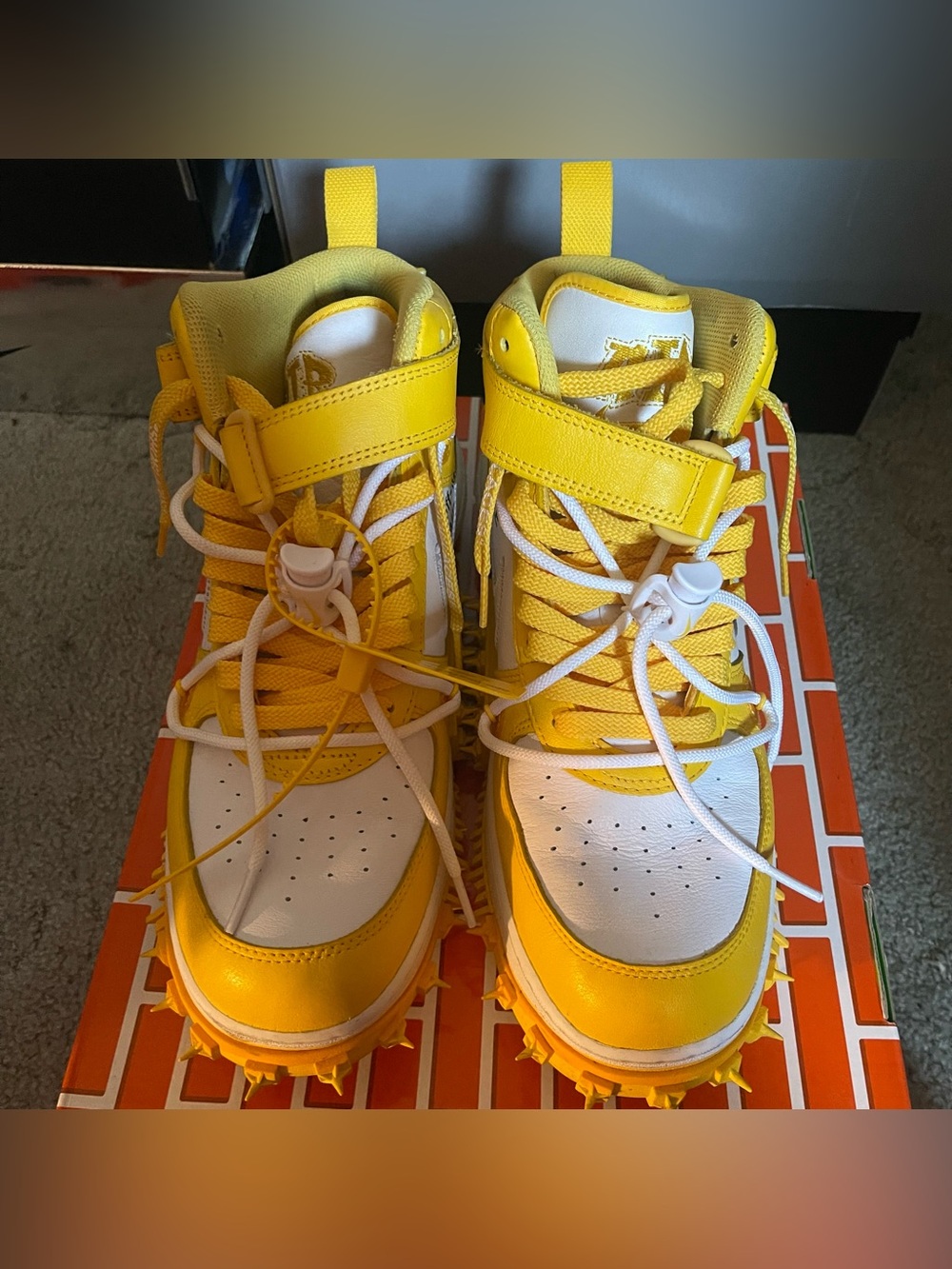 Air Force 1 Mid Off White Yellow & White Size 11